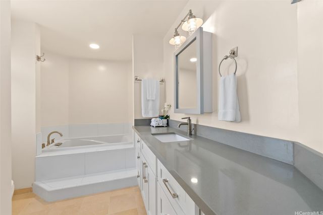 1906 Alaweo Street, Honolulu, HI 96821