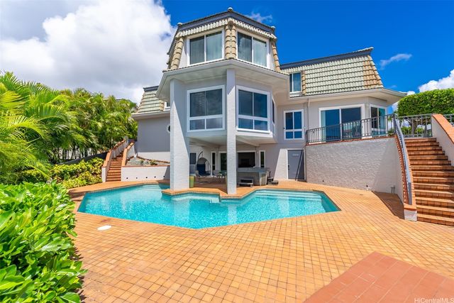 1906 Alaweo Street, Honolulu, HI 96821