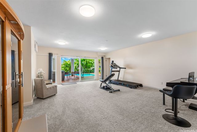 1906 Alaweo Street, Honolulu, HI 96821