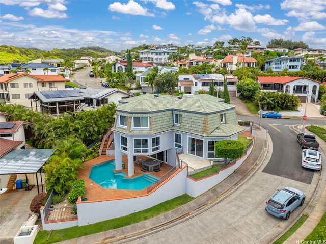 1906 Alaweo Street, Honolulu, HI 96821