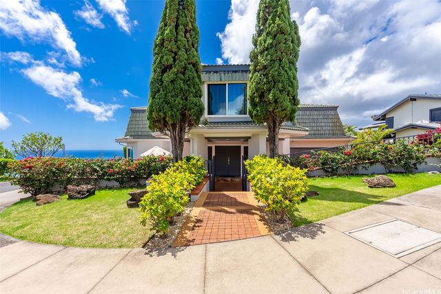 1906 Alaweo Street, Honolulu, HI 96821