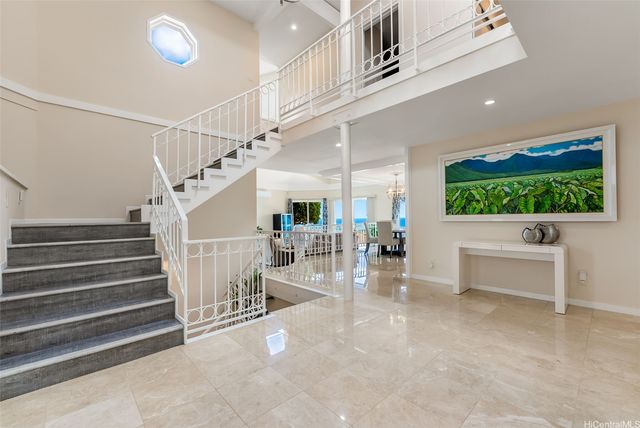 1906 Alaweo Street, Honolulu, HI 96821