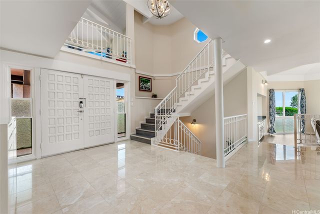 1906 Alaweo Street, Honolulu, HI 96821
