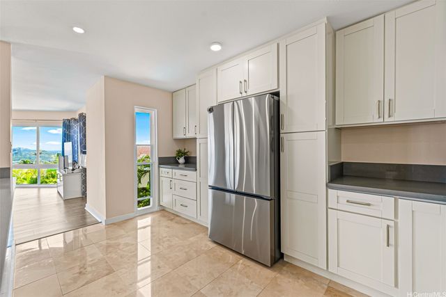 1906 Alaweo Street, Honolulu, HI 96821