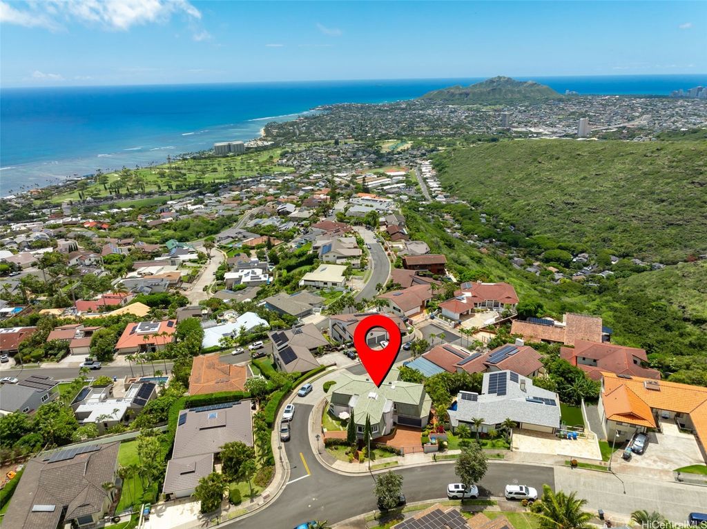 1906 Alaweo Street, Honolulu, HI 96821