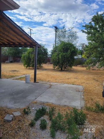 1129 6th Ave, Twin Falls, ID 83301