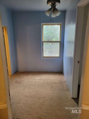 1129 6th Ave, Twin Falls, ID 83301