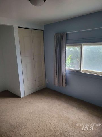 1129 6th Ave, Twin Falls, ID 83301