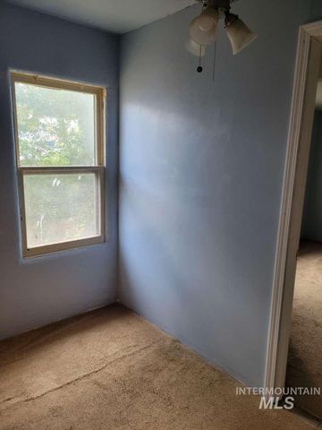 1129 6th Ave, Twin Falls, ID 83301