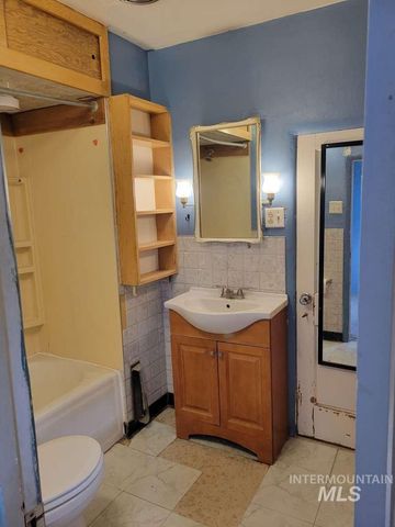 1129 6th Ave, Twin Falls, ID 83301