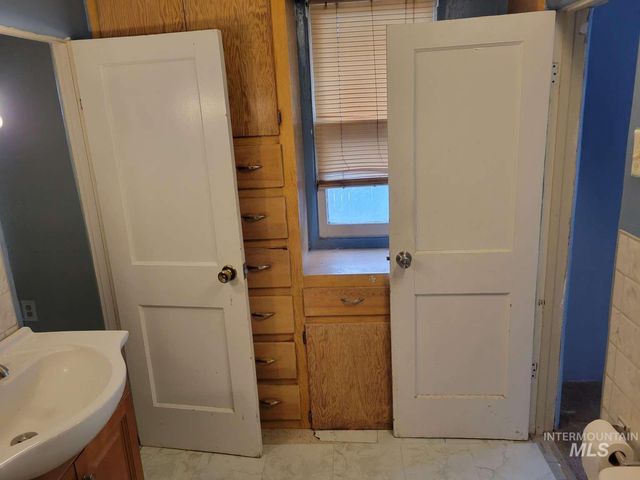 1129 6th Ave, Twin Falls, ID 83301