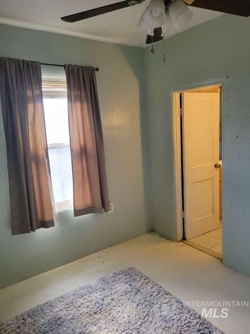 1129 6th Ave, Twin Falls, ID 83301