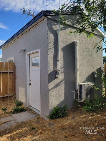 1129 6th Ave, Twin Falls, ID 83301