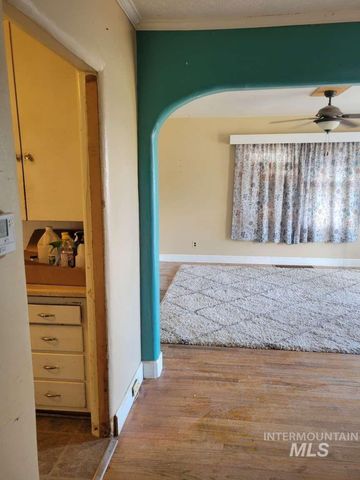 1129 6th Ave, Twin Falls, ID 83301