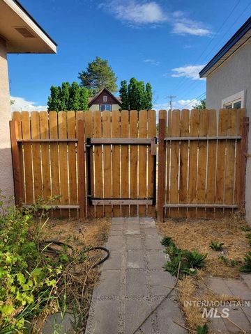 1129 6th Ave, Twin Falls, ID 83301