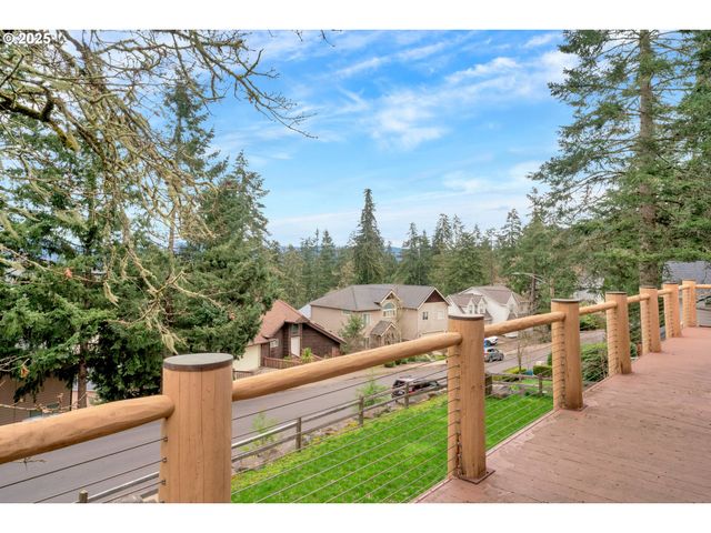 6715 IVY St, Springfield, OR 97478