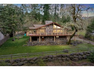 6715 IVY St, Springfield, OR 97478