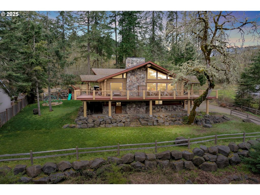 6715 IVY St, Springfield, OR 97478