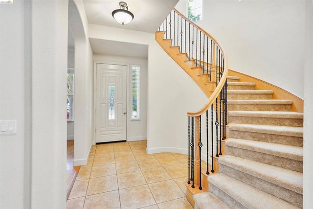 9208 Hallmark Pl, Vallejo, CA 94591