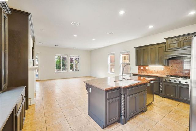 9208 Hallmark Pl, Vallejo, CA 94591