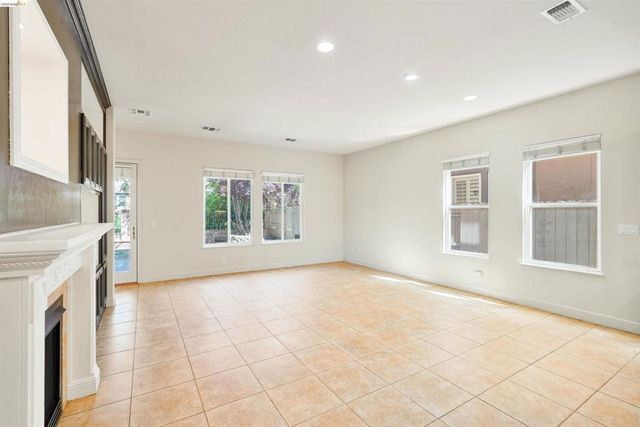 9208 Hallmark Pl, Vallejo, CA 94591