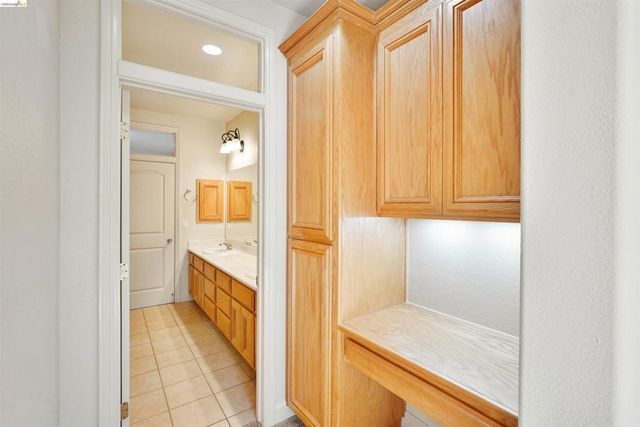 9208 Hallmark Pl, Vallejo, CA 94591