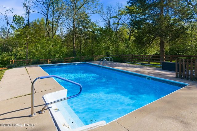 3303 Borowick Cir, La Grange, KY 40031