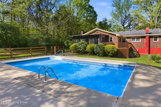 3303 Borowick Cir, La Grange, KY 40031