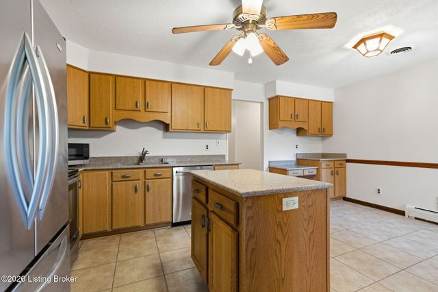 3303 Borowick Cir, La Grange, KY 40031