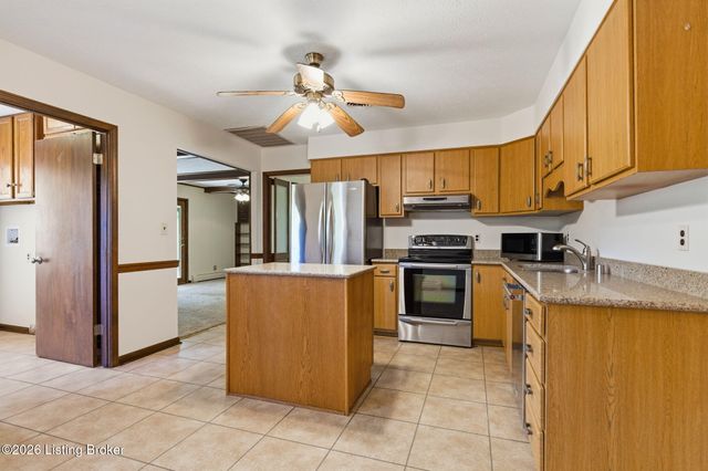 3303 Borowick Cir, La Grange, KY 40031