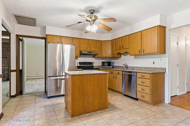 3303 Borowick Cir, La Grange, KY 40031