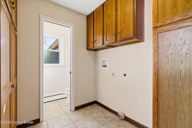 3303 Borowick Cir, La Grange, KY 40031