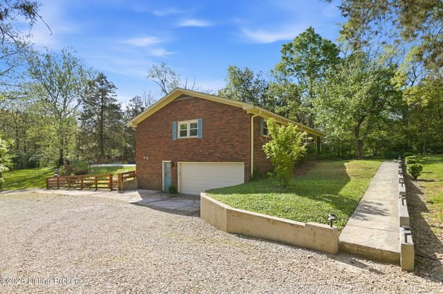3303 Borowick Cir, La Grange, KY 40031