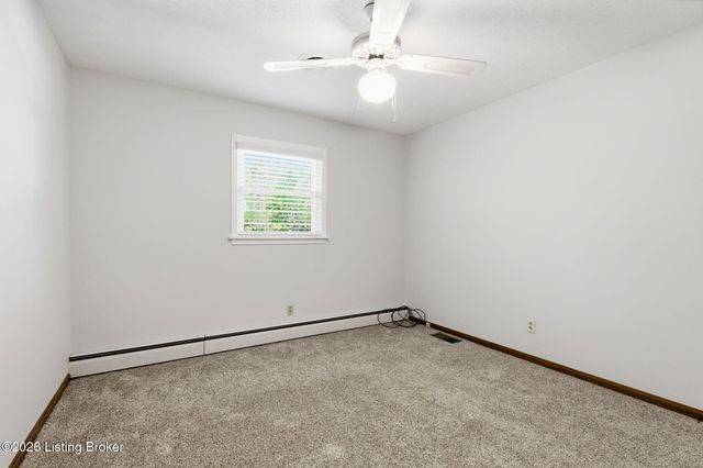 3303 Borowick Cir, La Grange, KY 40031