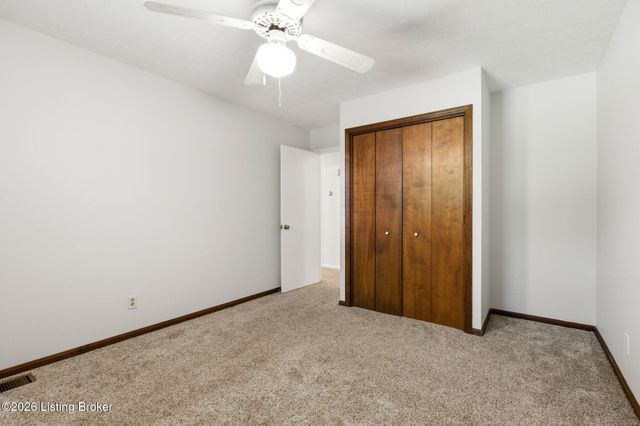 3303 Borowick Cir, La Grange, KY 40031