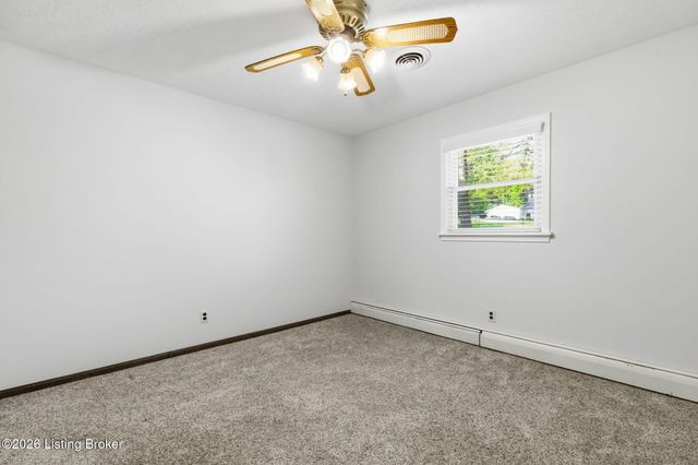 3303 Borowick Cir, La Grange, KY 40031