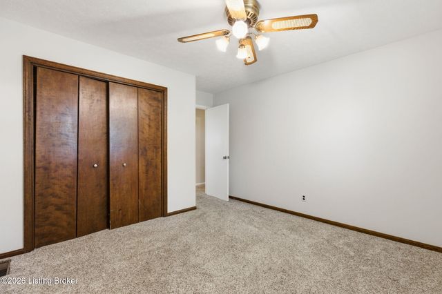 3303 Borowick Cir, La Grange, KY 40031