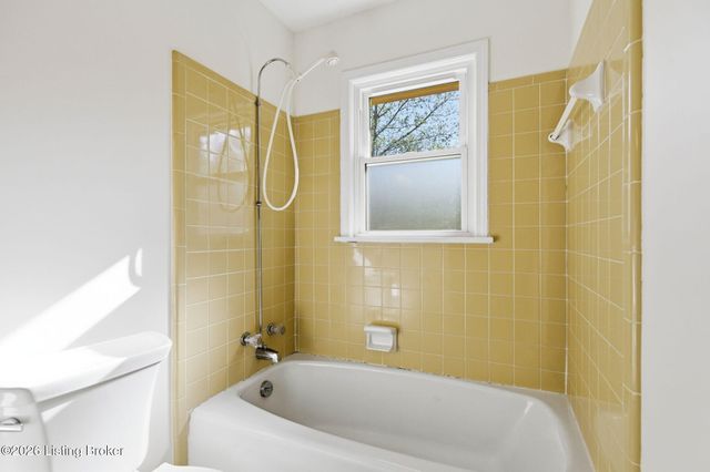 3303 Borowick Cir, La Grange, KY 40031