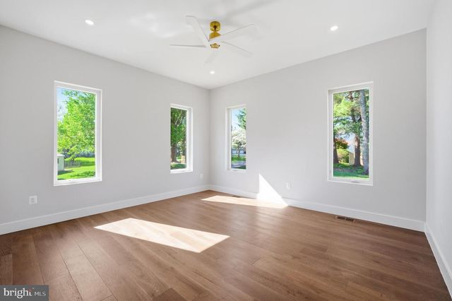 9420 VERNON DR, Great Falls, VA 22066