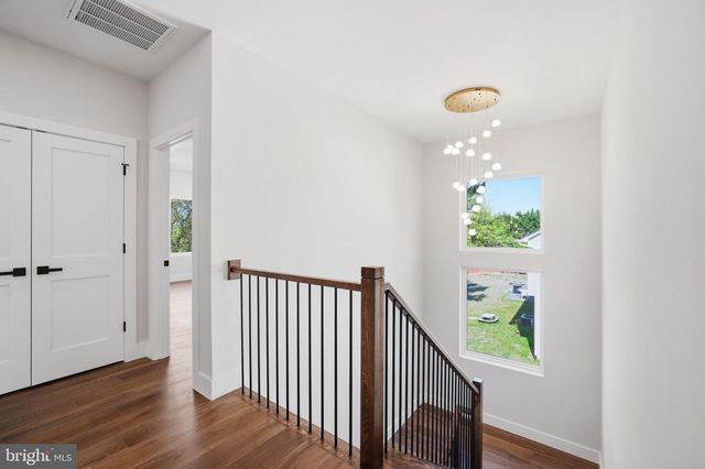 9420 VERNON DR, Great Falls, VA 22066