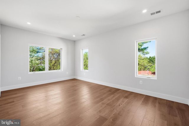 9420 VERNON DR, Great Falls, VA 22066