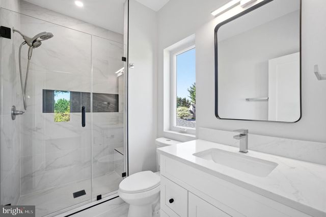 9420 VERNON DR, Great Falls, VA 22066