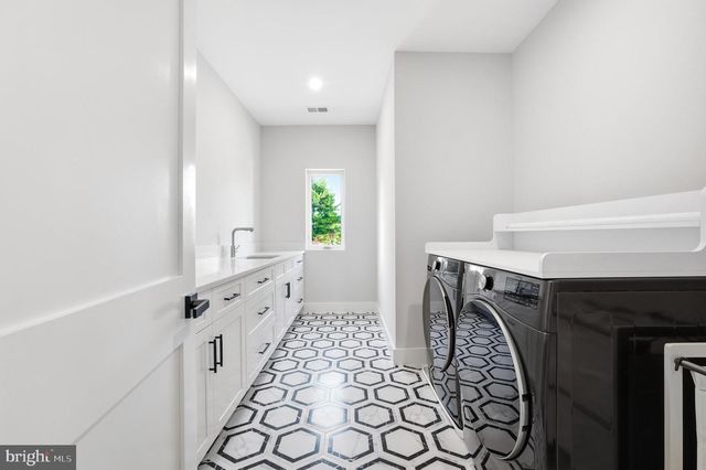 9420 VERNON DR, Great Falls, VA 22066
