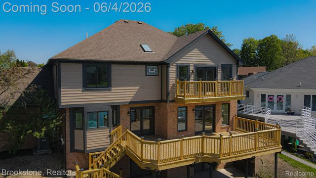 8828 Grace Street, Shelby Charter Township, MI 48317