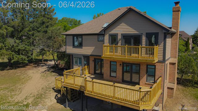 8828 Grace Street, Shelby Charter Township, MI 48317