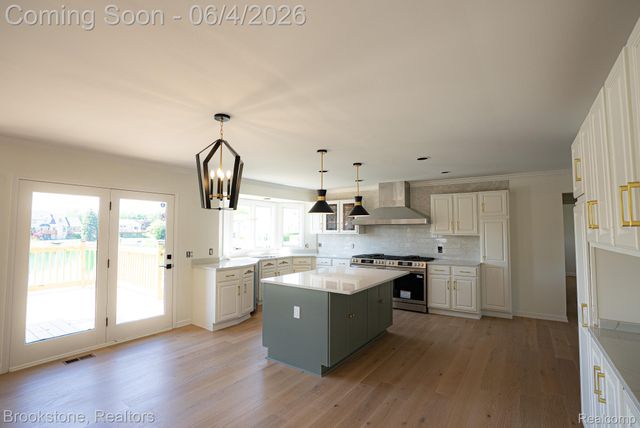 8828 Grace Street, Shelby Charter Township, MI 48317