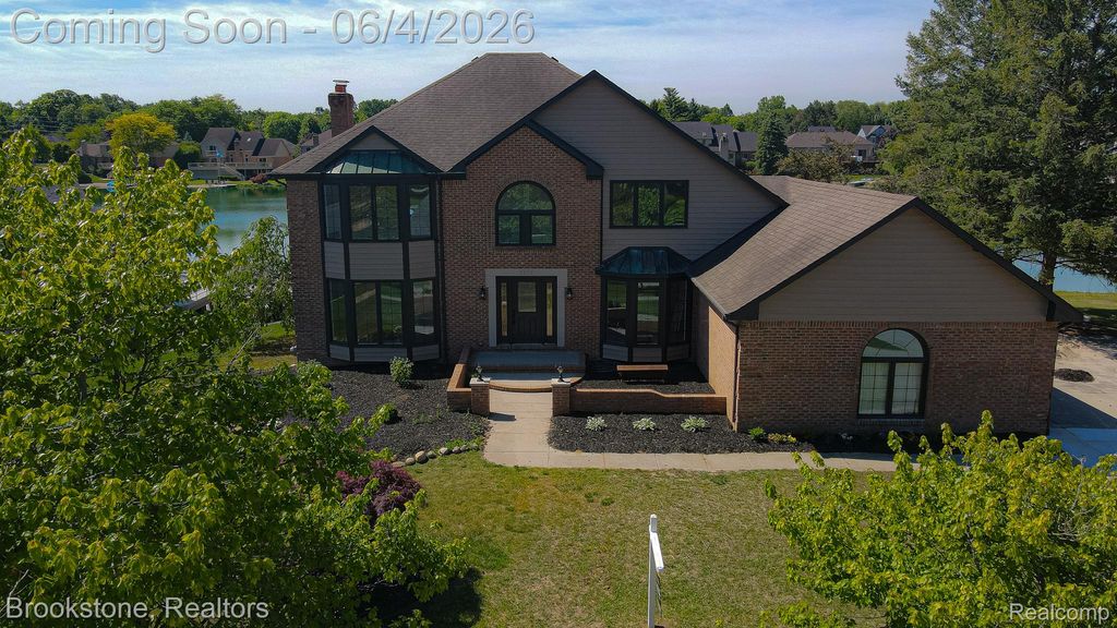 8828 Grace Street, Shelby Charter Township, MI 48317