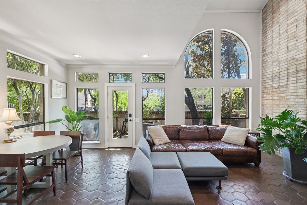 3801 Gilbert Avenue A, Dallas, TX 75219