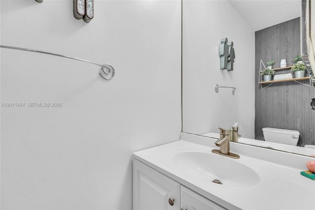 7874 NW 7th Ct, Plantation, FL 33324