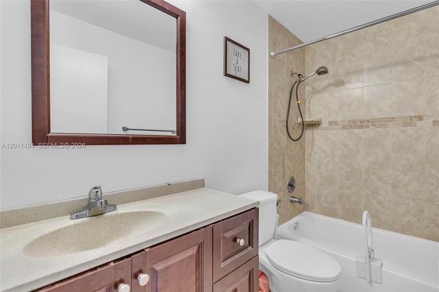 7874 NW 7th Ct, Plantation, FL 33324